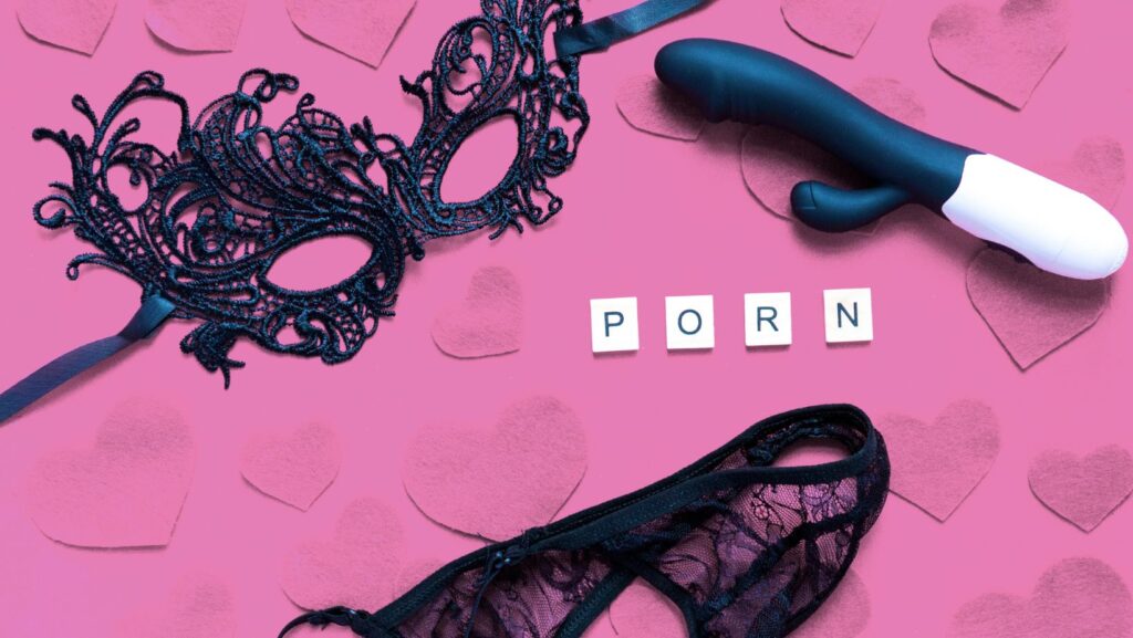 Schriftzug „PORN“ als visuelles Symbol für gesellschaftliche Klischees und Vorurteile über Sexualität, stellvertretend für die Abgrenzung zwischen realer Lust und medialen Darstellungen.