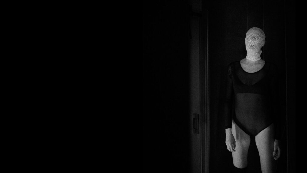 Woman in an eerie full-face mask, blending mystery and sensuality Lisa Opel Pleasepinchmehard